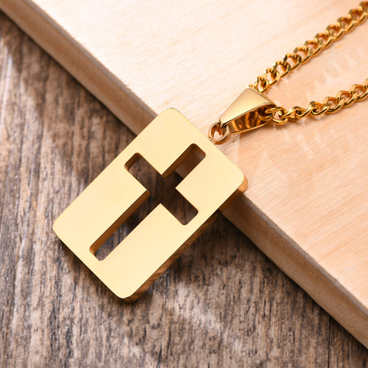 Colar Plate Cross Ouro